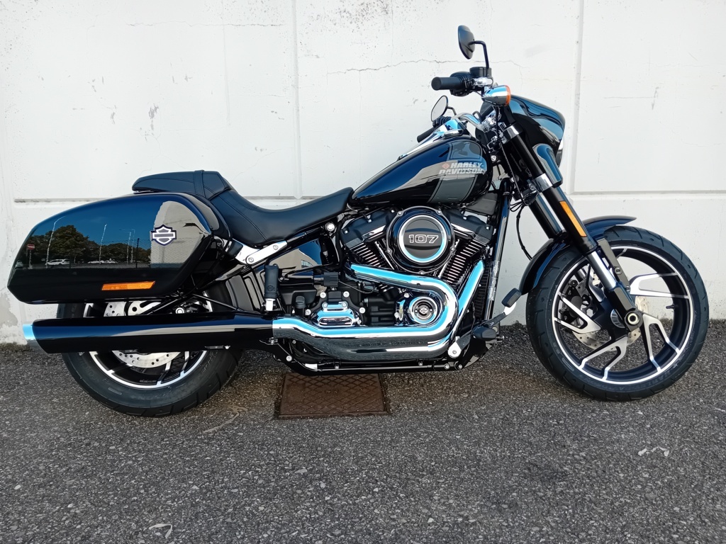 Harley Davidson Sport Glide vivid black